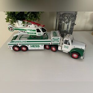 HESS Corporation 2002 GASOLINE FLATBED TRUCK W/HELICOPTER Landing
